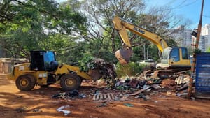Mais de 100 toneladas de lixo são retiradas da Estrada do Boiadeiro