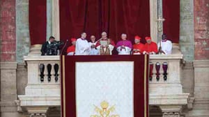 Papa Leão XIV pede paz e lembra Francisco: “ajudem a construir pontes”