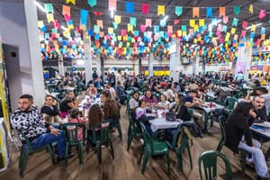 Arraiá Mió Di Bão celebra cultura junina com shows e solidariedade em Ribeirão Preto