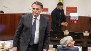 Bolsonaro nega plano de golpe, pede desculpa ao STF e critica urnas