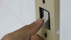 Conta de luz terá bandeira vermelha em junho, anuncia Aneel