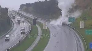 Vazamento de CO₂ causa interdição temporária na Rodovia Anhanguera em Cravinhos