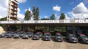 Jovem de 19 anos é baleado durante operação policial contra tráfico no Adelino Simioni