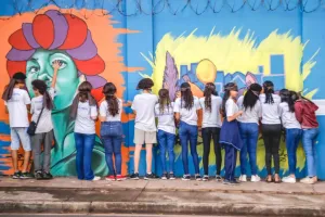 Escola em Ribeirão Preto inaugura mural tátil que promove inclusão e arte feminina