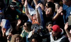 Marcha para Jesus 2025 reúne multidão em São Paulo com presença de líderes políticos e religiosos