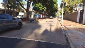 Moradores de Ribeirão Preto apontam problemas estruturais na avenida Nove de Julho após reabertura