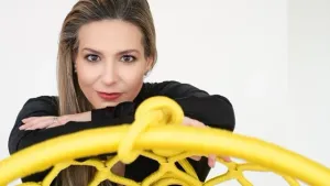 Natália Mondelli lança livro sobre negociações internacionais em Ribeirão Preto