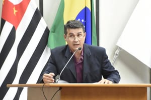 Vereadores de Ribeirão Preto votam projeto que exige placas em braille nos terminais de ônibus