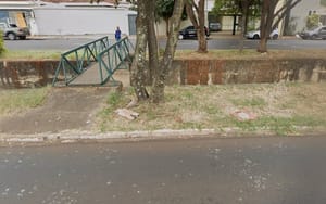 Morador em situação de rua morre após queda em córrego na Vila Tibério, em Ribeirão Preto