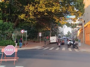 Cabos Soltos Interrompem Funcionamento de Semáforos em Cruzamento de Ribeirão Preto