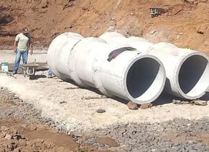 Prefeitura de Santa Rosa de Viterbo avança na reconstrução da ponte sobre o Ribeirão Capão do Alto na Estrada Frederico Rose