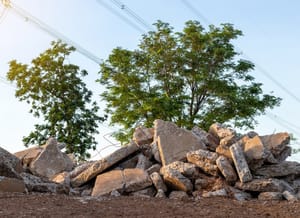 Prefeitura de Santa Rosa de Viterbo notifica responsáveis por obras sobre uso incorreto de calçadas