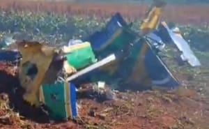 Piloto escapa ileso após queda de avião da Esquadrilha da Fumaça em Santa Rita do Passa Quatro