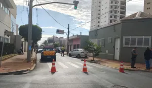 Motociclista fica em estado grave após colisão no Campos Elíseos, em Ribeirão Preto