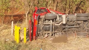 Acidente com carreta carregada de soda cáustica interrompe trecho da Anhanguera em Cravinhos
