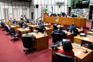 Câmara aprova uso da tarifa de iluminação para financiar monitoramento por câmeras em Ribeirão Preto