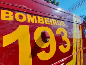Acidente com capotamento mobiliza bombeiros no Centro de Ribeirão Preto