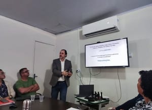 Departamento de Educação de Santa Rosa promove roda de conversa sobre saúde mental com João Augusto do Carmo