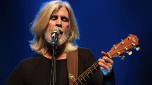 Noite de poesia e clássicos: Oswaldo Montenegro se apresenta em Ribeirão Preto no dia 23