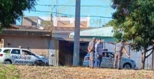Homem é encontrado morto no quintal de casa em Serrana