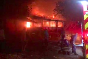 Tragédia em incêndio: três irmãos morrem e família fica ferida em Pedreira