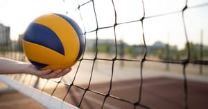 USP de Ribeirão abre inscrições para projeto gratuito de voleibol para crianças