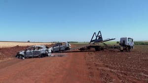 Polícia prende quatro suspeitos e apreende carros queimados após assalto a condomínio no Centro de Ribeirão Preto