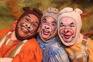 Versão musical de “Os Três Porquinhos” chega ao Teatro Municipal em véspera do Dia das Crianças