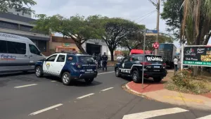 Motociclista fica gravemente ferido após ser atingido por caminhão em Ribeirão Preto