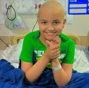 Primeiro paciente pediátrico do novo centro de transplante de medula em Ribeirão Preto recebe alta
