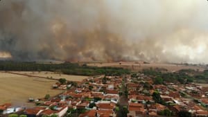 Queimadas na zona rural de Ipuã deixaram cidade tomada pela fumaça e suspenderam aulas vespertinas