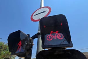 Ribeirão Preto ativa semáforo com painel exclusivo para ciclistas na zona Norte