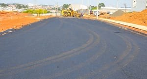 Rua Inês Garcia terá obras de asfalto finalizadas e ligação com novo centro de saúde na próxima semana