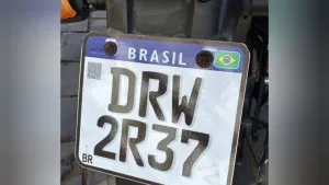 Motociclista é detido em Ribeirão Preto por circular com placa falsa de plástico