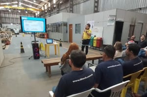 Programa Educa Mobi faz palestra sobre direção defensiva para funcionários na Vila Mariana