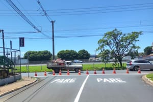 Trecho da rua Adelina Cardim Bigal no Jardim Zara passou a ter mão única para reduzir tráfego
