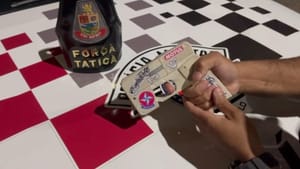 Homem é preso em Roseira com arma caseira disfarçada de celular