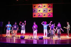 Projeto Tocando e Encantando apresenta espetáculo gratuito com 250 alunos no Teatro Municipal