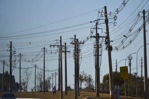 Colisões contra postes causaram 602 quedas prolongadas de energia em 2025 na região de Ribeirão Preto