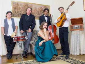 Tássia Guarnieri encerra turnê 'Cartola' em show intimista no Segundo Andar em Ribeirão Preto