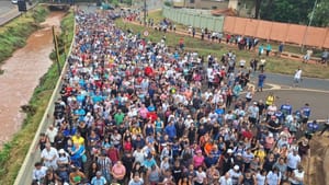 Motociclista é detido após invadir romaria e causar pânico em Ribeirão Preto