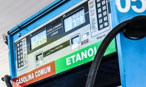Petrobras anuncia nova queda no preço da gasolina