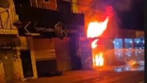 Oficina de ferramentas é consumida por incêndio no Campos Elíseos em Ribeirão Preto