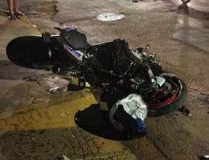 Motociclista fica ferido após carro de aplicativo bater contra sua moto na Ribeirânia