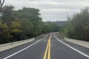 DER libera tráfego na ponte sobre o ribeirão Salgado na SP-345 após obras de recuperação