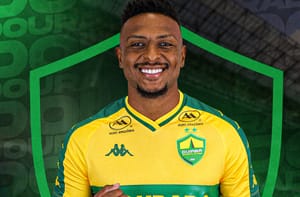 Ex-Comercial Guilherme Mariano volta a Ribeirão Preto e reencontra família durante jogo do Cuiabá