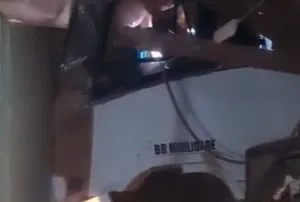 Ônibus invade casa em Igarapava após pane mecânica; motorista socorrida em estado estável