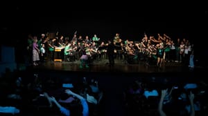 Sertãozinho terá curso gratuito de IA e mostra musical com cerca de 90 jovens neste mês