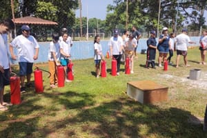 Aula prática sobre prevenção de afogamentos e combate a pequenos incêndios reúne famílias em Vila Virgínia