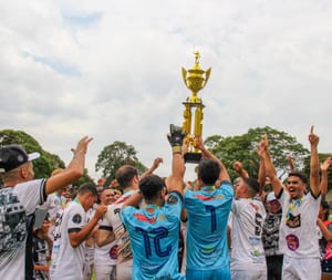 Rua 10/Amigos do Sapim ergue taça da 3ª Divisão do futebol amador de Sertãozinho